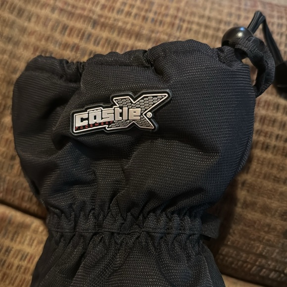 Castle gloves - Picture 2 of 6